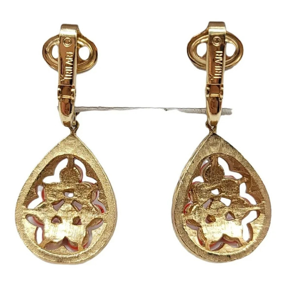 TRIFARI Coral Cabochon White Enamel Gold Tone Bangle Bracelet Dangle Earrings - Picture 3 of 12